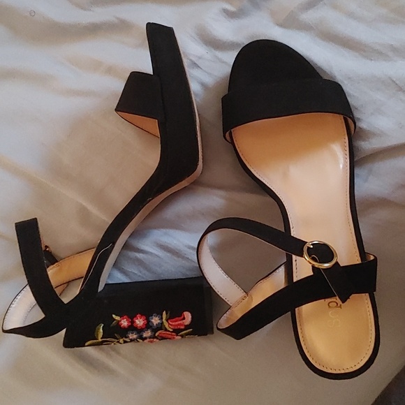 Block Heels - Picture 3 of 3